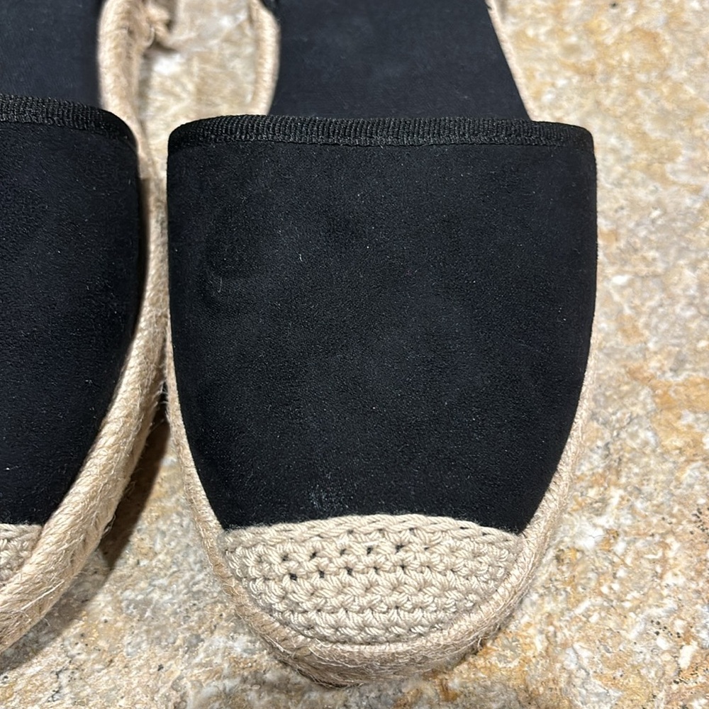 NEW- GBG Guess black espadrilles/mules - Picture 3 of 7